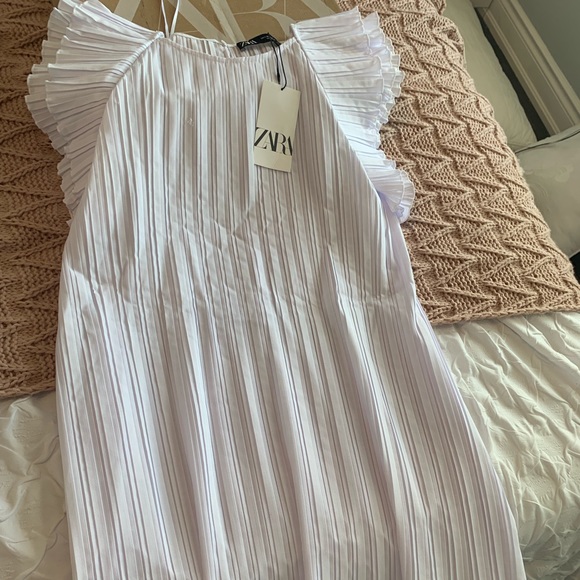 White pleated dress from Zara - Picture 2 of 4